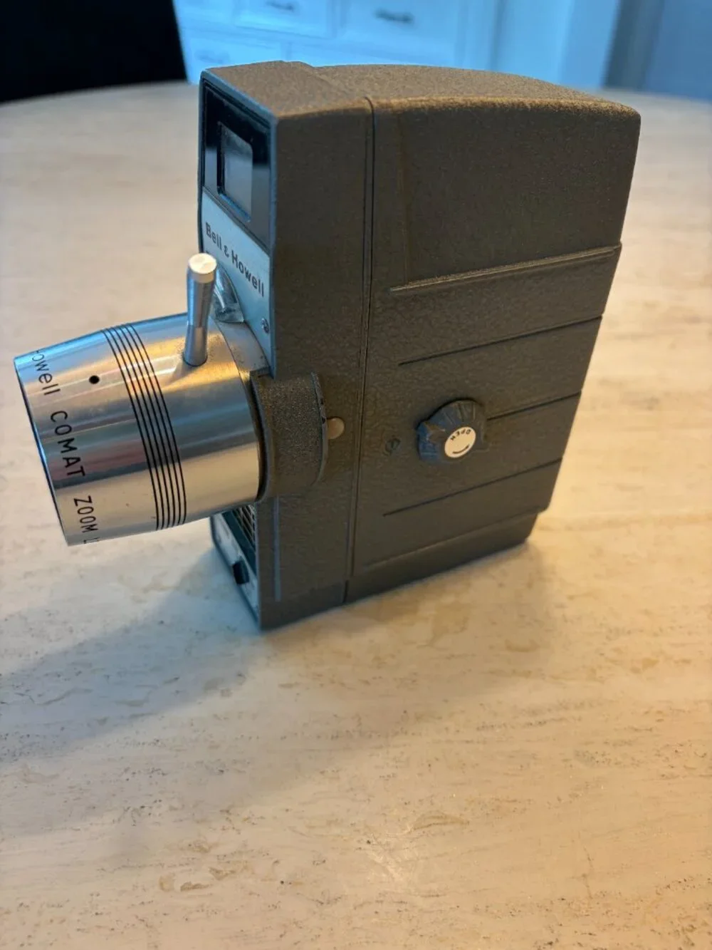 BELL & HOWELL VINTAGE 8 MM MOVIE CAMERA